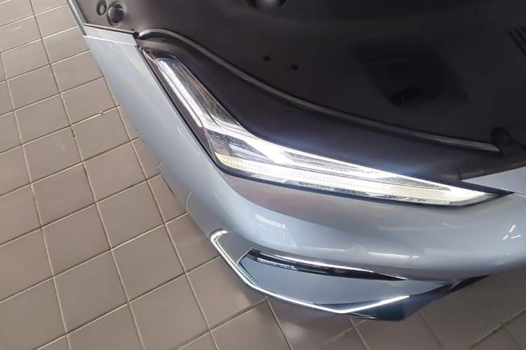 Used Geely Galaxy E8 2025 620 km All-Wheel Drive Starship LiDAR-Enabled Intelligent Driving Version Right Front Headlight