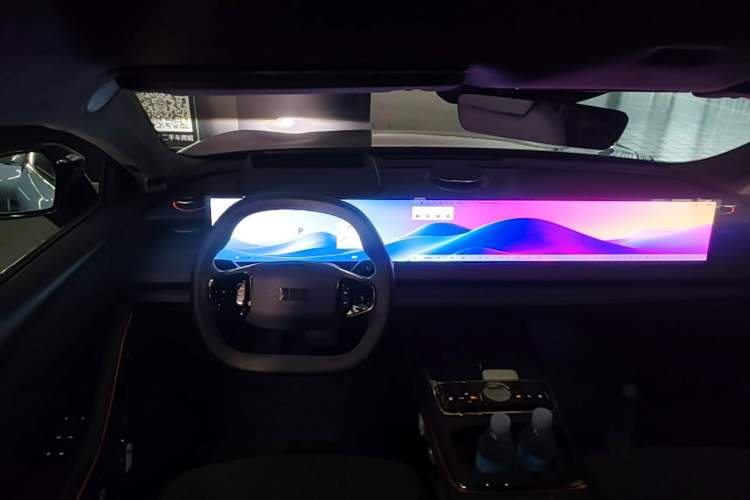Used Geely Galaxy E8 2025 620 km All-Wheel Drive Starship LiDAR-Enabled Intelligent Driving Version Steering Wheel