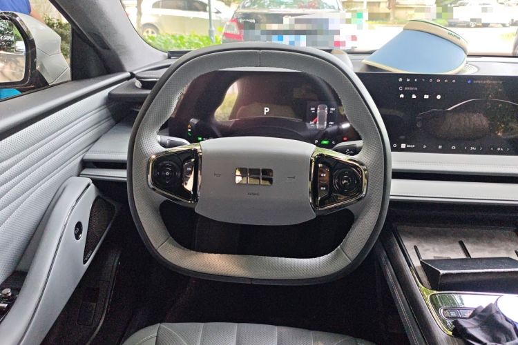 Used Geely Galaxy E8 2025 Model—610km Prestige Version Steering Wheel