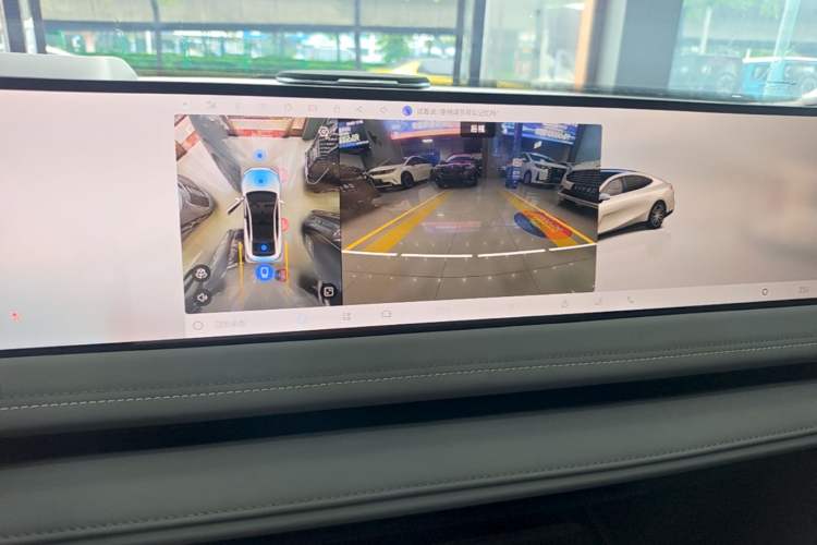 Used Geely Galaxy E8 2025 Model—610km Prestige Version Audio And AC Panel