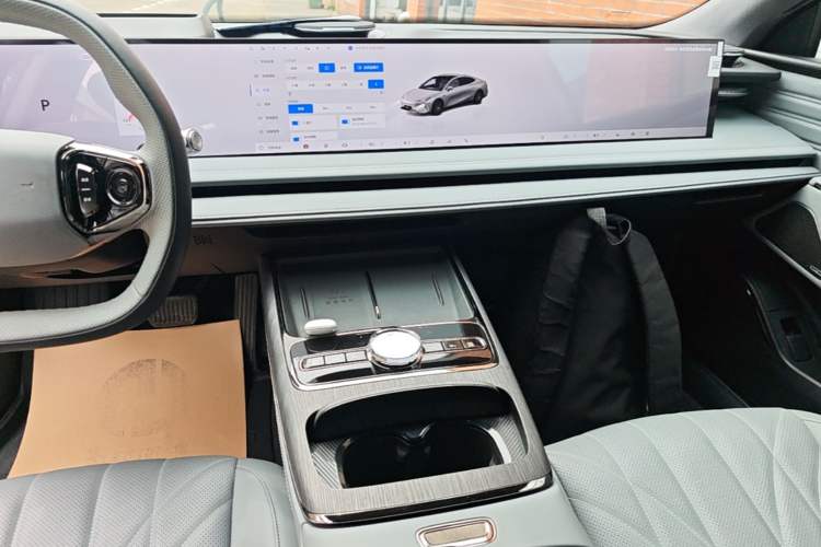 Used Geely Galaxy E8 2025 700 km Long-Range Intelligent Driving Version Audio And AC Panel