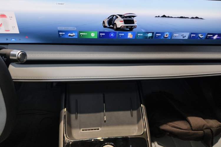 Used Geely Galaxy E8 2025 700 km Long-Range Intelligent Driving Version Audio And AC Panel