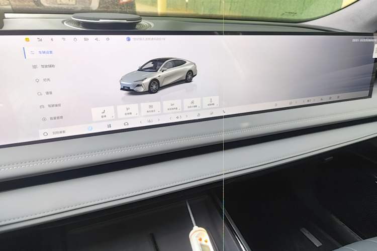 Used Geely Galaxy E8 2025 700 km Long-Range Intelligent Driving Version Audio And AC Panel