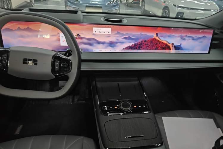 Used Geely Galaxy E8 2025 700 km Long-Range Intelligent Driving Version Audio And AC Panel