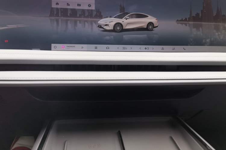 Used Geely Galaxy E8 2025 700 km Long-Range Intelligent Driving Version Audio And AC Panel