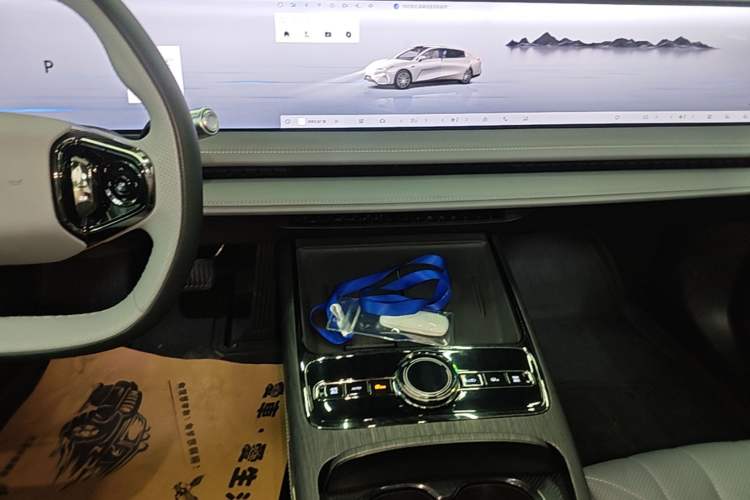 Used Geely Galaxy E8 2025 700 km Long-Range Intelligent Driving Version Audio And AC Panel