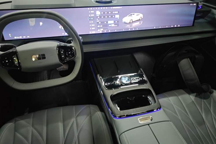 Used Geely Galaxy E8 2025 700 km Long-Range Intelligent Driving Version Audio And AC Panel