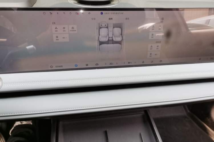 Used Geely Galaxy E8 2025 700 km Long-Range Intelligent Driving Version Audio And AC Panel