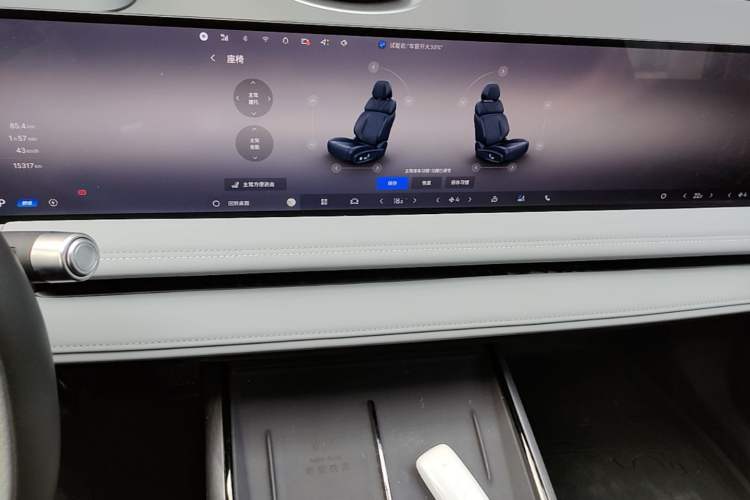 Used Geely Galaxy E8 2025 700 km Long-Range Intelligent Driving Version Audio And AC Panel