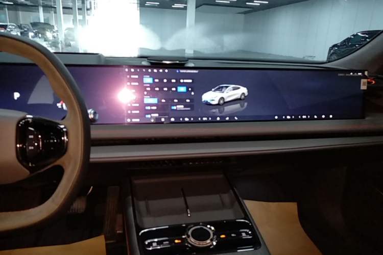 Used Geely Galaxy E8 2025 620 km All-Wheel Drive Starship LiDAR-Enabled Intelligent Driving Version Audio And AC Panel