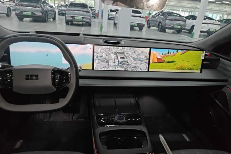 Used Geely Galaxy E8 2025 700 km Long-Range Intelligent Driving Version Audio And AC Panel