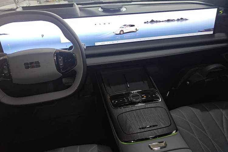 Used Geely Galaxy E8 2025 700 km Long-Range Intelligent Driving Version Audio And AC Panel