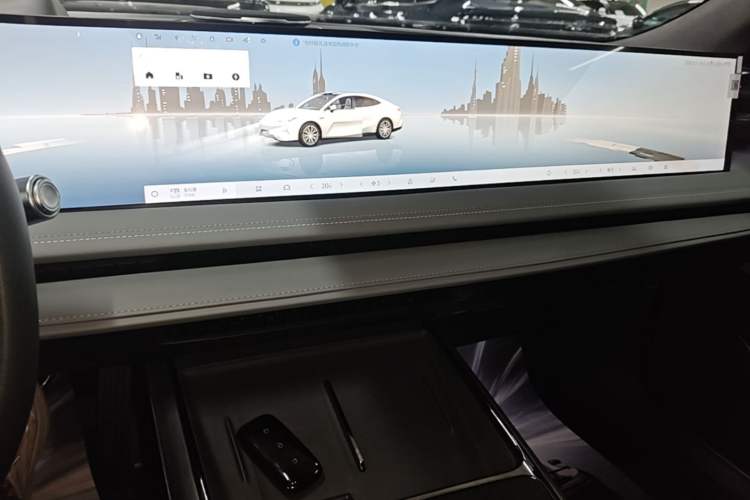 Used Geely Galaxy E8 2025 700 km Long-Range Intelligent Driving Version Audio And AC Panel