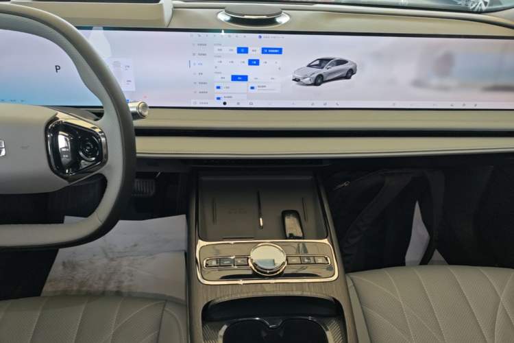 Used Geely Galaxy E8 2025 700 km Long-Range Intelligent Driving Version Audio And AC Panel