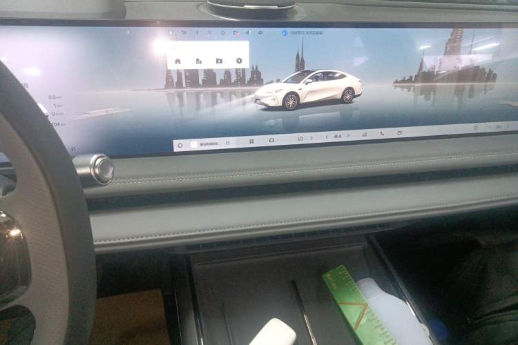 Used Geely Galaxy E8 2025 700 km Long-Range Intelligent Driving Version Audio And AC Panel