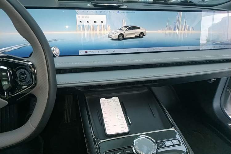Used Geely Galaxy E8 2025 700 km Long-Range Intelligent Driving Version Audio And AC Panel