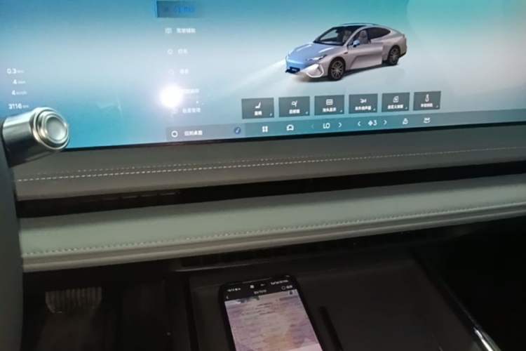 Used Geely Galaxy E8 2025 700 km Long-Range Intelligent Driving Version Audio And AC Panel