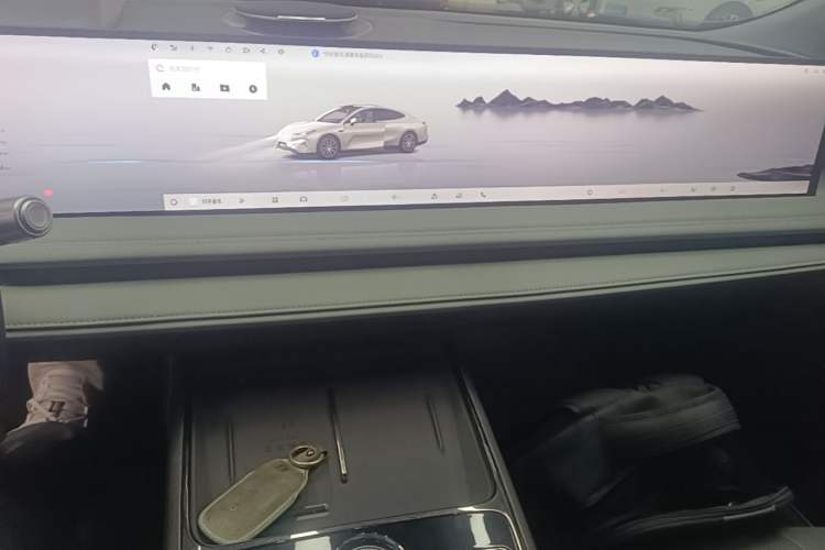 Used Geely Galaxy E8 2025 Model—610km Exploration+ Version Audio And AC Panel