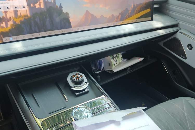 Used Geely Galaxy E8 2025 Model—610km Exploration+ Version Audio And AC Panel
