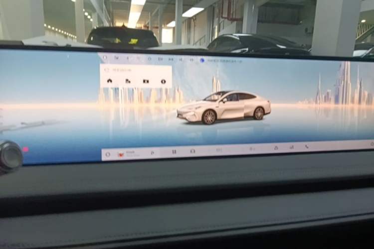 Used Geely Galaxy E8 2025 700 km Long-Range Intelligent Driving Version Audio And AC Panel