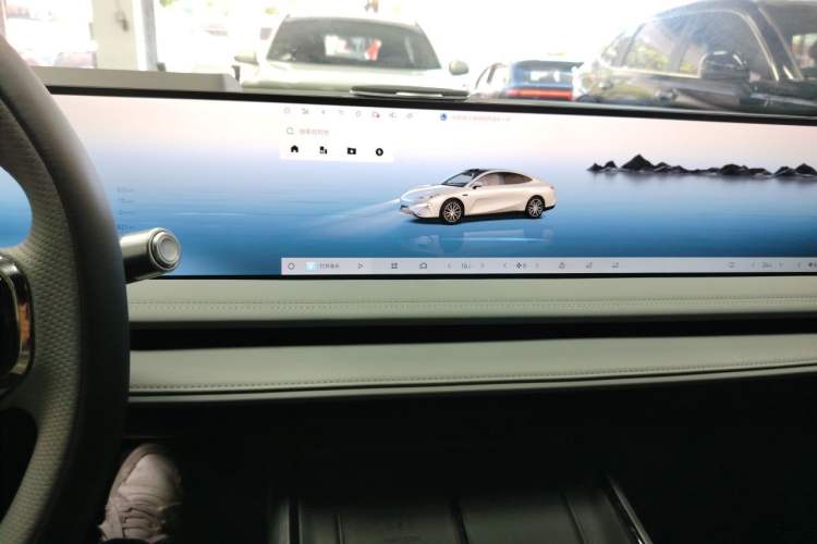 Used Geely Galaxy E8 2025 700 km Long-Range Intelligent Driving Version Audio And AC Panel