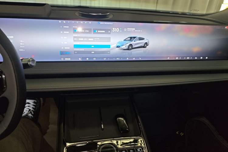 Used Geely Galaxy E8 2025 700 km Long-Range Intelligent Driving Version Audio And AC Panel