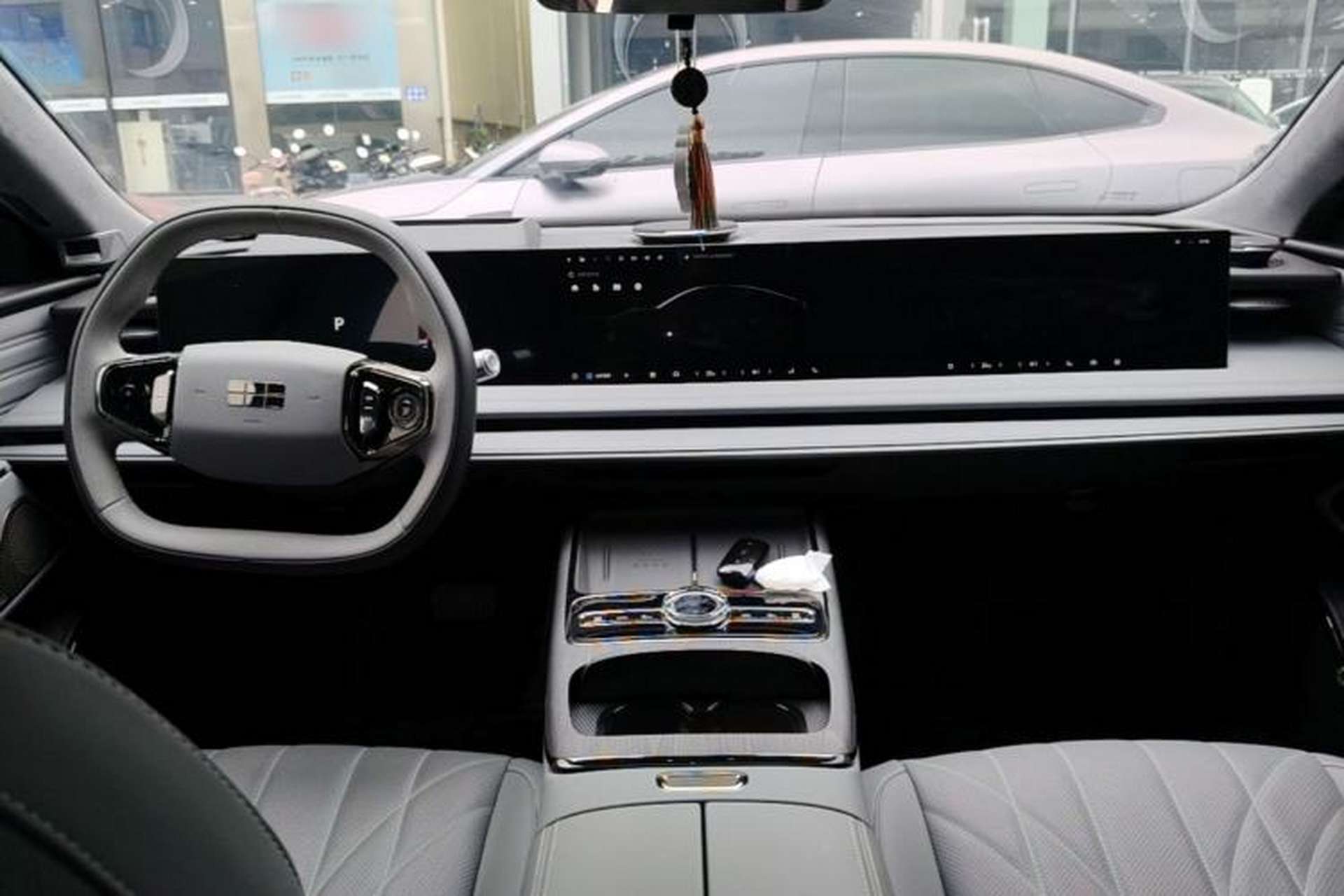 Used Geely Galaxy E8 2025 700 km Long-Range Intelligent Driving Version Center Console