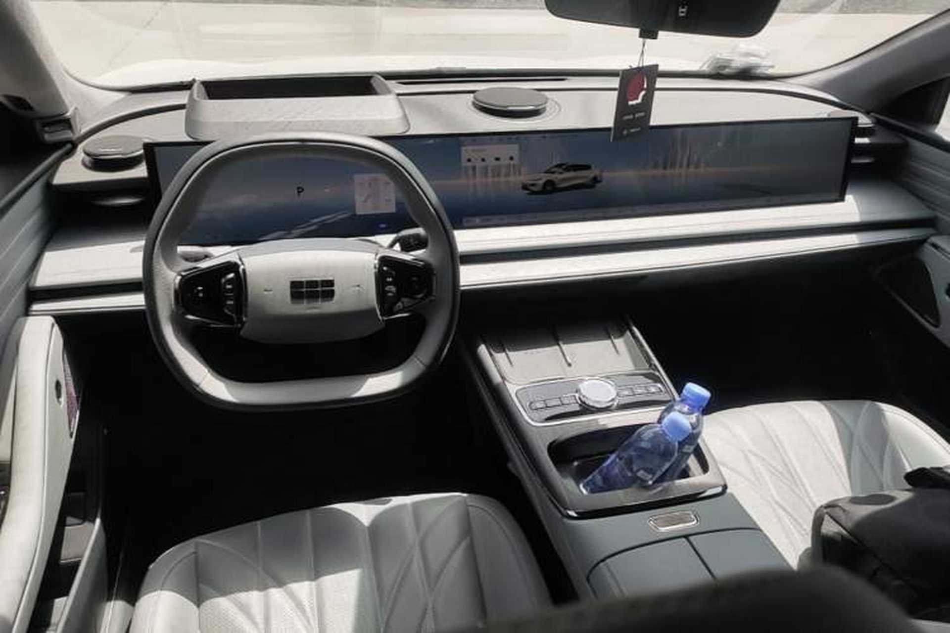 Used Geely Galaxy E8 2025 700 km Long-Range Intelligent Driving Version Center Console