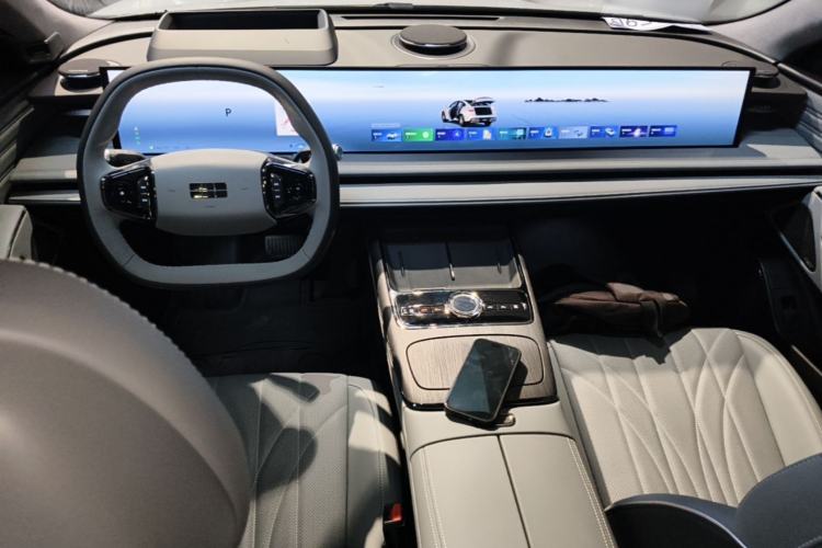 Used Geely Galaxy E8 2025 700 km Long-Range Intelligent Driving Version Center Console