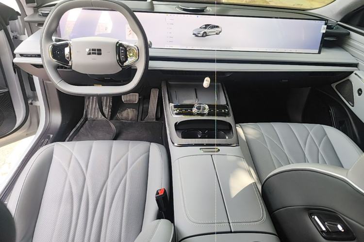 Used Geely Galaxy E8 2025 700 km Long-Range Intelligent Driving Version Center Console