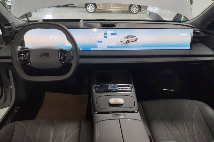 Used Geely Galaxy E8 2025 700 km Long-Range Intelligent Driving Version Center Console