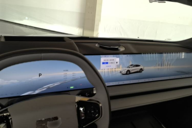 Used Geely Galaxy E8 2025 700 km Long-Range Intelligent Driving Version Center Console