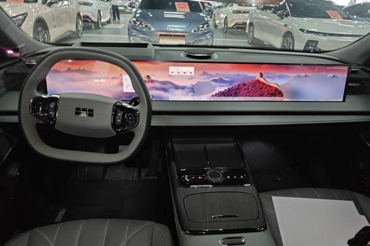 Used Geely Galaxy E8 2025 700 km Long-Range Intelligent Driving Version Center Console