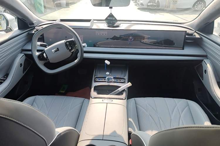 Used Geely Galaxy E8 2025 700 km Long-Range Intelligent Driving Version Center Console
