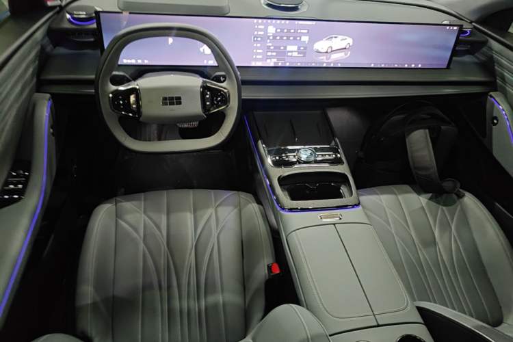 Used Geely Galaxy E8 2025 700 km Long-Range Intelligent Driving Version Center Console