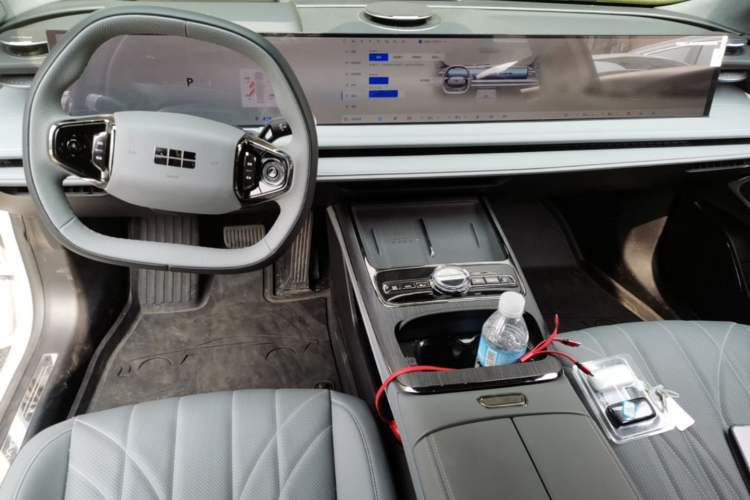 Used Geely Galaxy E8 2025 700 km Long-Range Intelligent Driving Version Center Console