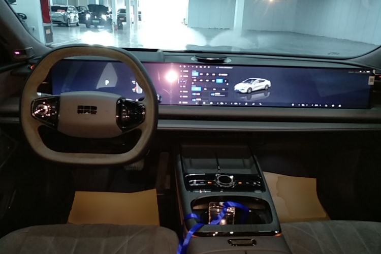 Used Geely Galaxy E8 2025 620 km All-Wheel Drive Starship LiDAR-Enabled Intelligent Driving Version Center Console