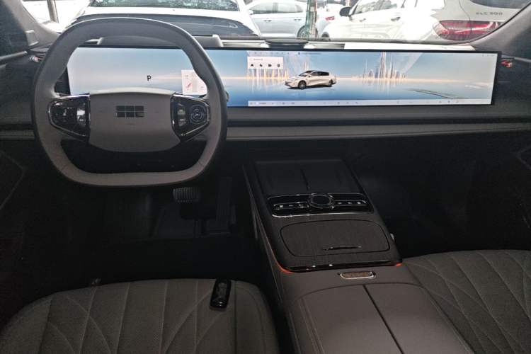 Used Geely Galaxy E8 2025 700 km Long-Range Intelligent Driving Version Center Console