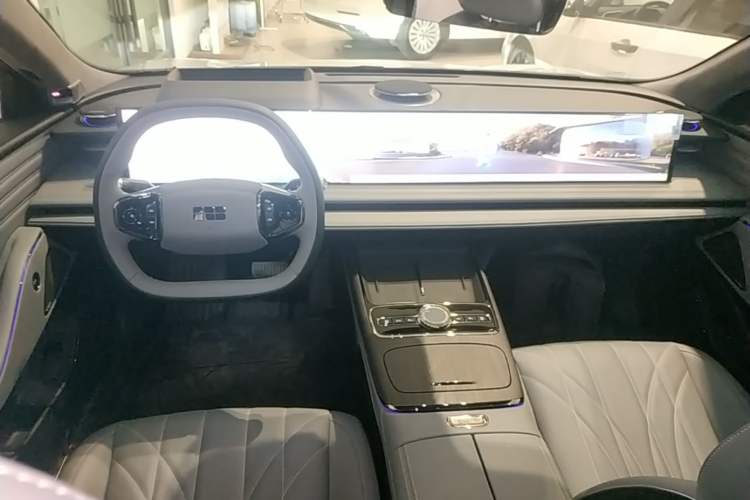 Used Geely Galaxy E8 2025 700 km Long-Range Intelligent Driving Version Center Console