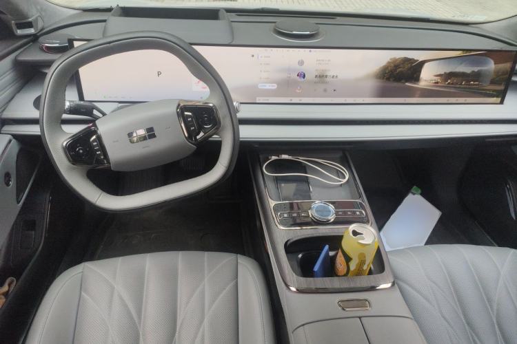 Used Geely Galaxy E8 2025 700 km Long-Range Intelligent Driving Version Center Console