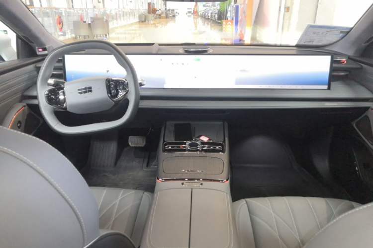 Used Geely Galaxy E8 2025 700 km Long-Range Intelligent Driving Version Center Console