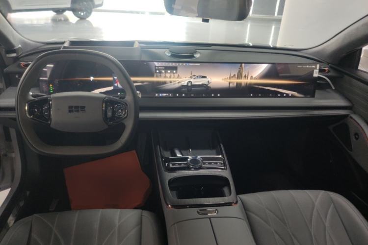 Used Geely Galaxy E8 2025 700 km Long-Range Intelligent Driving Version Center Console