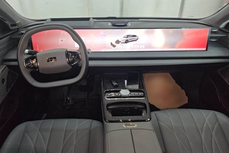 Used Geely Galaxy E8 2025 700 km Long-Range Intelligent Driving Version Center Console