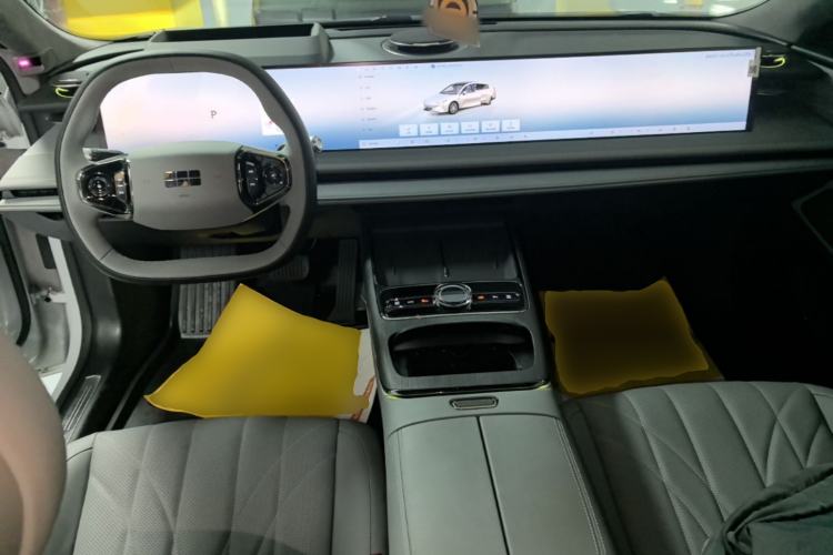 Used Geely Galaxy E8 2025 700 km Long-Range Intelligent Driving Version Center Console