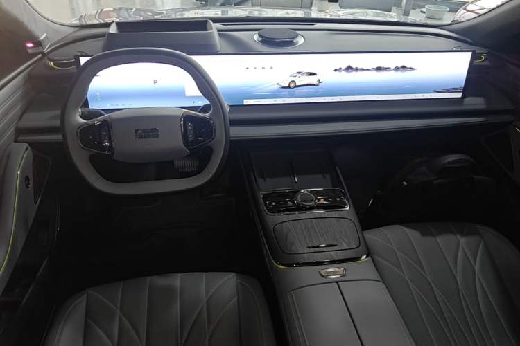 Used Geely Galaxy E8 2025 700 km Long-Range Intelligent Driving Version Center Console