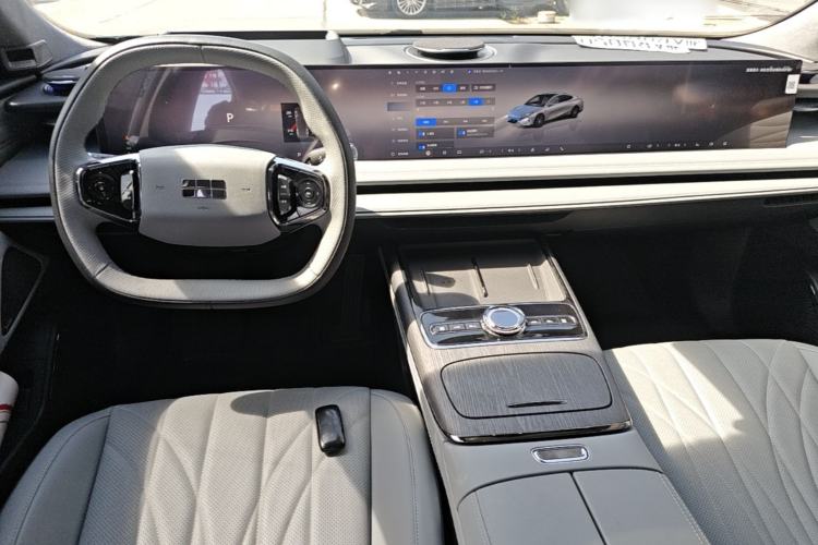Used Geely Galaxy E8 2025 700 km Long-Range Intelligent Driving Version Center Console