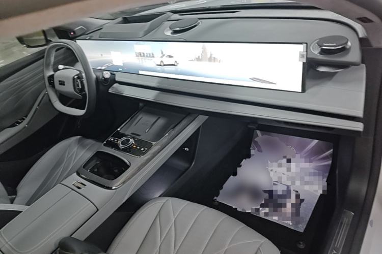 Used Geely Galaxy E8 2025 700 km Long-Range Intelligent Driving Version Center Console