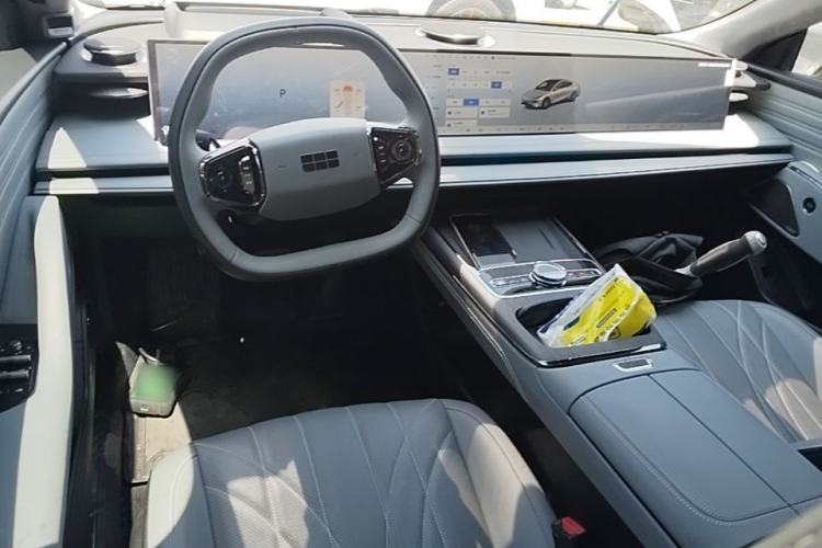 Used Geely Galaxy E8 2025 700 km Long-Range Intelligent Driving Version Center Console