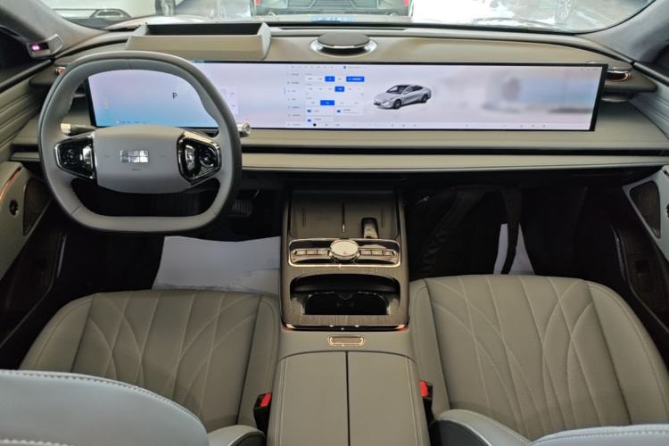 Used Geely Galaxy E8 2025 700 km Long-Range Intelligent Driving Version Center Console