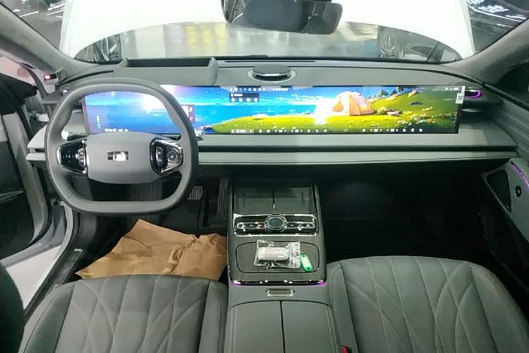 Used Geely Galaxy E8 2025 700 km Long-Range Intelligent Driving Version Center Console